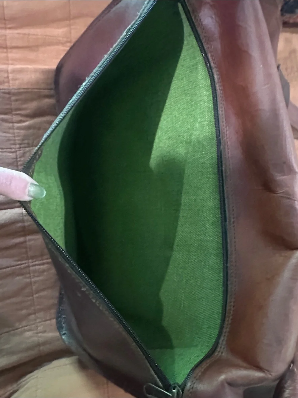 Leather Messenger Bag in Brown - Unbranded